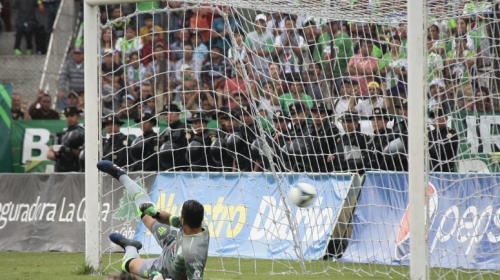 Comunicaciones gana en Antigua con polémico penalti