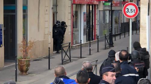 Anciana se encierra en un banco franc&eacute;s y amenaza con explotar