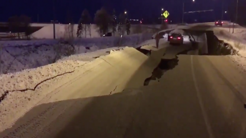 Video: sismo destruye rampa en carretera de Alaska