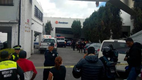 Vestidos de chefs y polic&iacute;as, sujetos roban un banco en M&eacute;xico