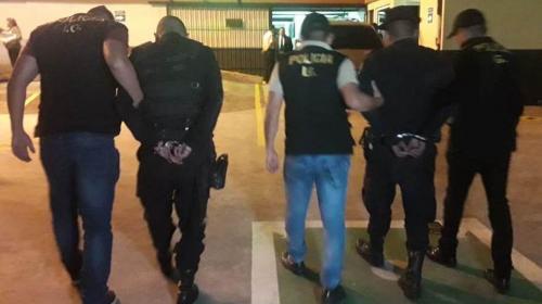 Capturan a agentes de la PNC por pedir soborno a piloto de camión