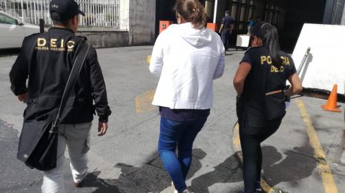 La cajera de un banco que integra una red de extorsionistas