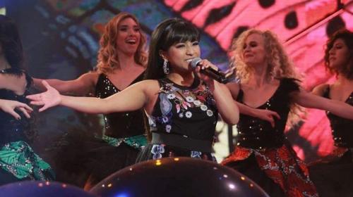 Paola se prepara antes de la gran final de "La Academia"