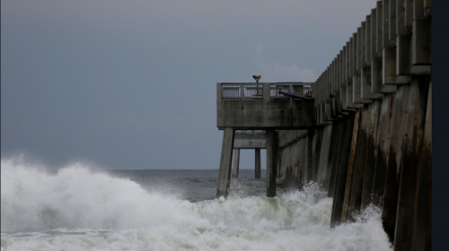 Pasajero graba el paso de un crucero junto al hurac&aacute;n Michael