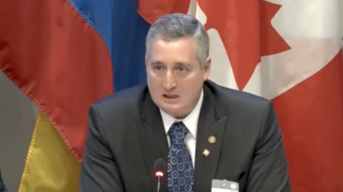 En Washington, Degenhart prometió cárceles de máxima seguridad