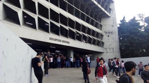 As&iacute; evacuaron la Biblioteca de la Usac tras fuerte temblor