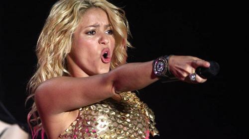 Aplauden reacción de Shakira cuando fan se sube al escenario