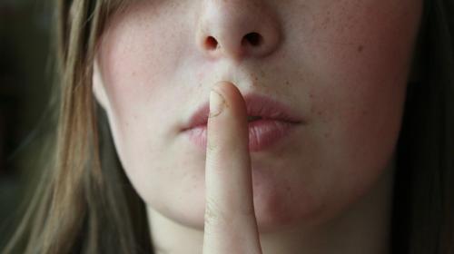 Cada persona guarda al menos 13 secretos, seg&uacute;n un estudio