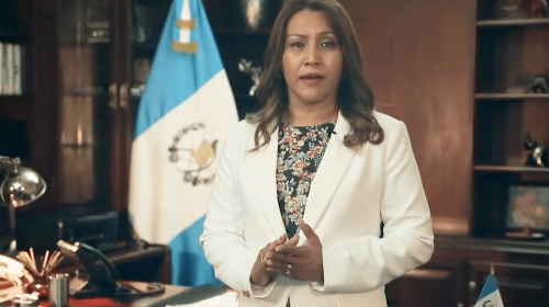 Primera Dama le pide a los padres de familia no migrar