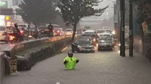 La historia del agente de PMT en la Aguilar Batres inundada