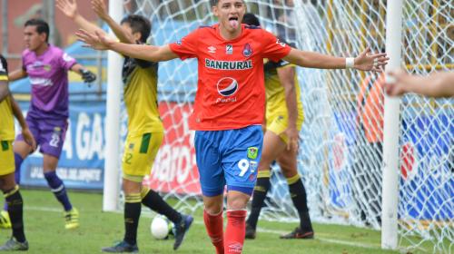 Con un polémico gol Municipal gana en casa ante Petapa
