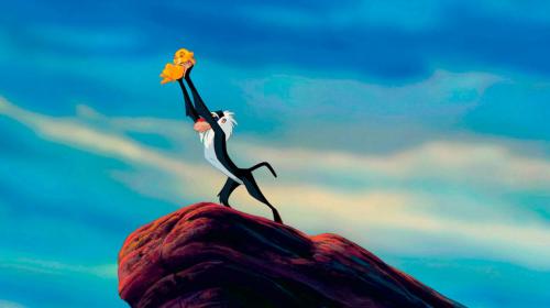 Mono recrea la escena m&aacute;s famosa de "El Rey Le&oacute;n"