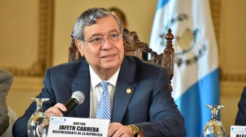 Abuchean a Jafeth Cabrera en la salida de la Vuelta Cicl&iacute;stica