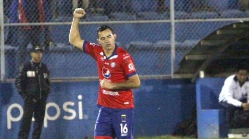 ¡Doblete y asistencia! Gran presentación de Marco Pappa con Xela