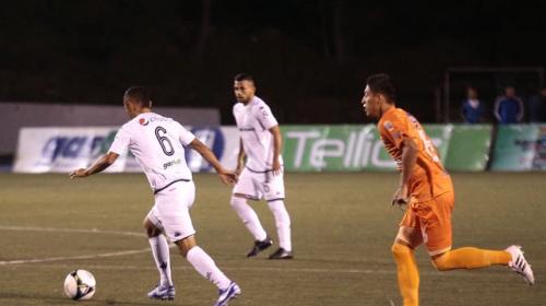 Asistente corrige al árbitro en expulsión de portero de Siquinalá