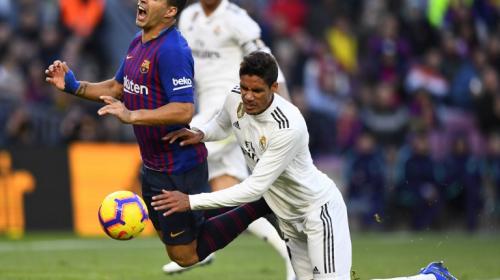 ¡Polémica! El VAR le da penal al Barcelona y Luis Suárez anota