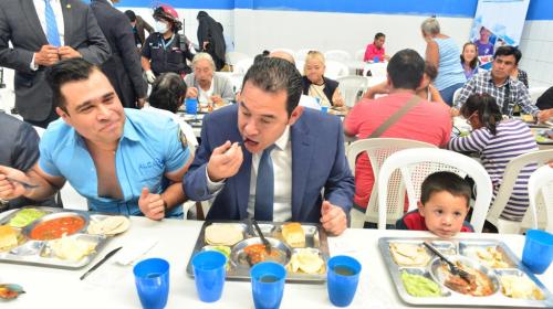 Jimmy y Neto inauguran el décimo comedor social, ahora en Mixco