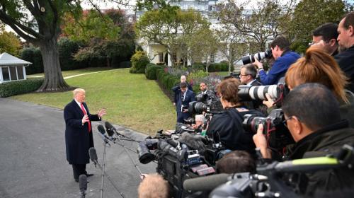 Trump podr&iacute;a enviar 15 mil militares a frontera con M&eacute;xico