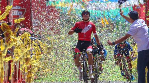 Peruano Gamero gana otra etapa y Ajpacajá acaricia el título
