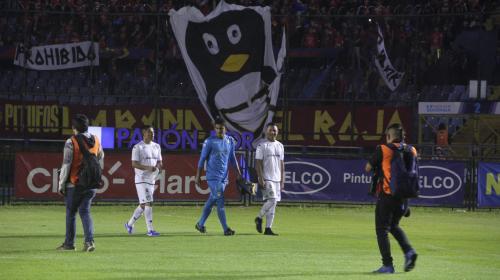 La afición roja se burla de los seguidores cremas con un mensaje