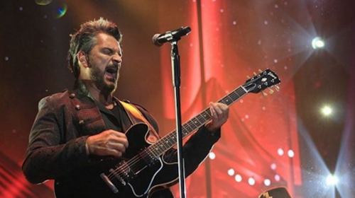 Ricardo Arjona interpreta a "The Beatles" en Halloween 