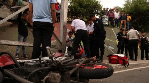 Conductor atropella a motoristas y testigos los acusan de motoladrones