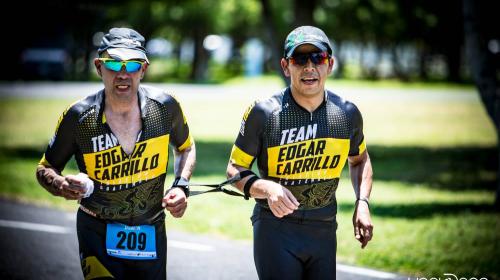 Edgar Carrillo, el atleta no vidente que completa una triatlón