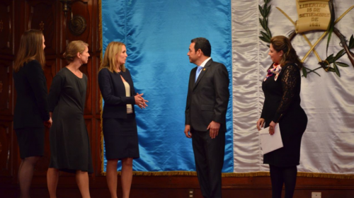 Embajadora de Noruega le dice a Jimmy que lamenta su decisión sobre CICIG