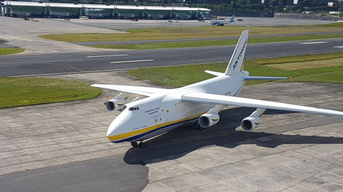 Avi&oacute;n gigantesco sobrevuela el cielo nacional y causa sorpresa