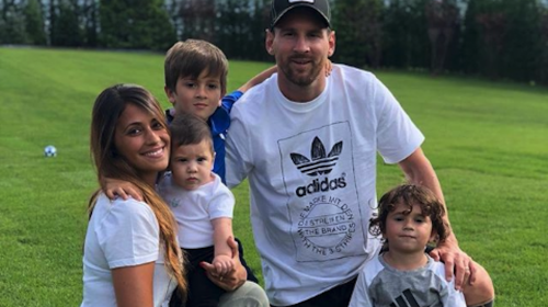 Messi posa con los amores de su vida y hace un guiño a la Selección