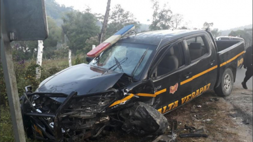 Trasladan hacia un hospital a policía que atropelló a motoristas