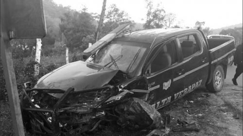 Tenso video: motoristas retienen a PNC ebrio que provocó accidente