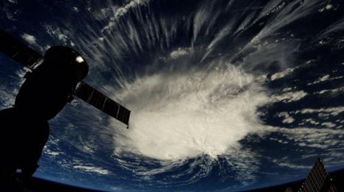 Hurac&aacute;n Florence aterra a EE.UU. y evacuan a un mill&oacute;n de personas