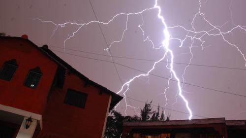 Espectacular tormenta el&eacute;ctrica ilumin&oacute; el cielo guatemalteco