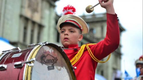 MP podr&iacute;a abrir caso por prohibir mantas contra Jimmy en desfiles