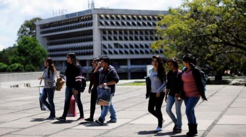 &iquest;Qui&eacute;nes viven m&aacute;s a&ntilde;os en Guatemala, hombres o mujeres? 