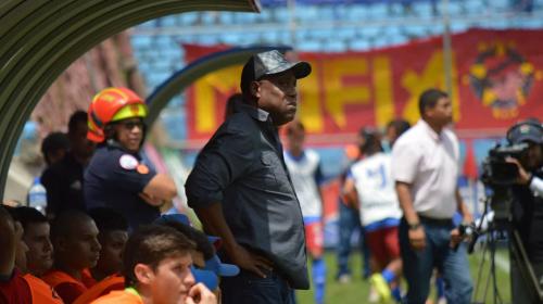 Afición de Municipal pide la salida de Hernán Medford