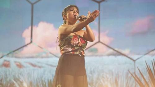 Paola Chuc enfrenta un reto e imita a Edwin Luna con un rap