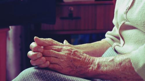 El emotivo video donde una mujer con alzheimer reconoce a su hija