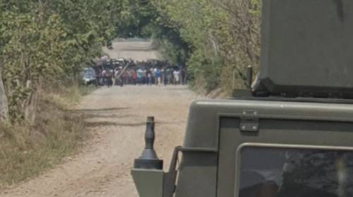 Pobladores queman avioneta e impiden paso del Ej&eacute;rcito y PNC