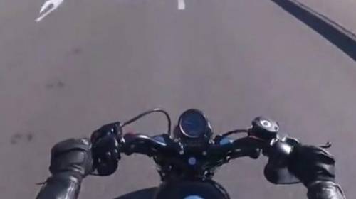 Motorista abusa de velocidad y cae en la calzada San Juan