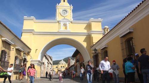 Video: trifulca en plena velaci&oacute;n en Antigua Guatemala