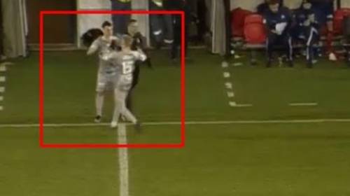 Futbolista sufre la m&aacute;s ins&oacute;lita lesi&oacute;n al ingresar de cambio