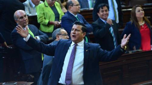 Denuncian a binomio de FCN por dar regalos pese a prohibición