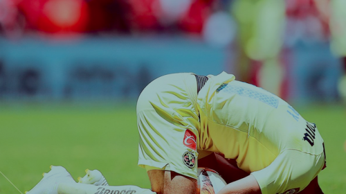 Futbolista choca contra un polic&iacute;a en pleno partido