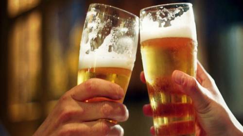 Video: pierde casi 44 libras bebiendo solo cerveza en 45 d&iacute;as