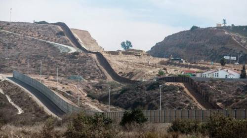 "Coyote" abandona a ni&ntilde;o en campo de ma&iacute;z en Estados Unidos
