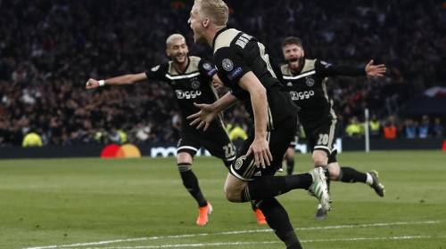El Ajax pegó primero en el campo del Tottenham
