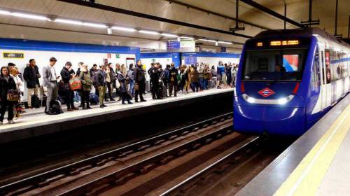 Hombre empuja a otro a las v&iacute;as del metro en Madrid