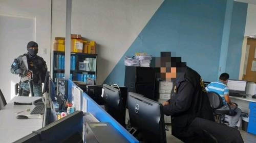 Atrapan a empleados de aeron&aacute;utica por accidente de narcoavioneta